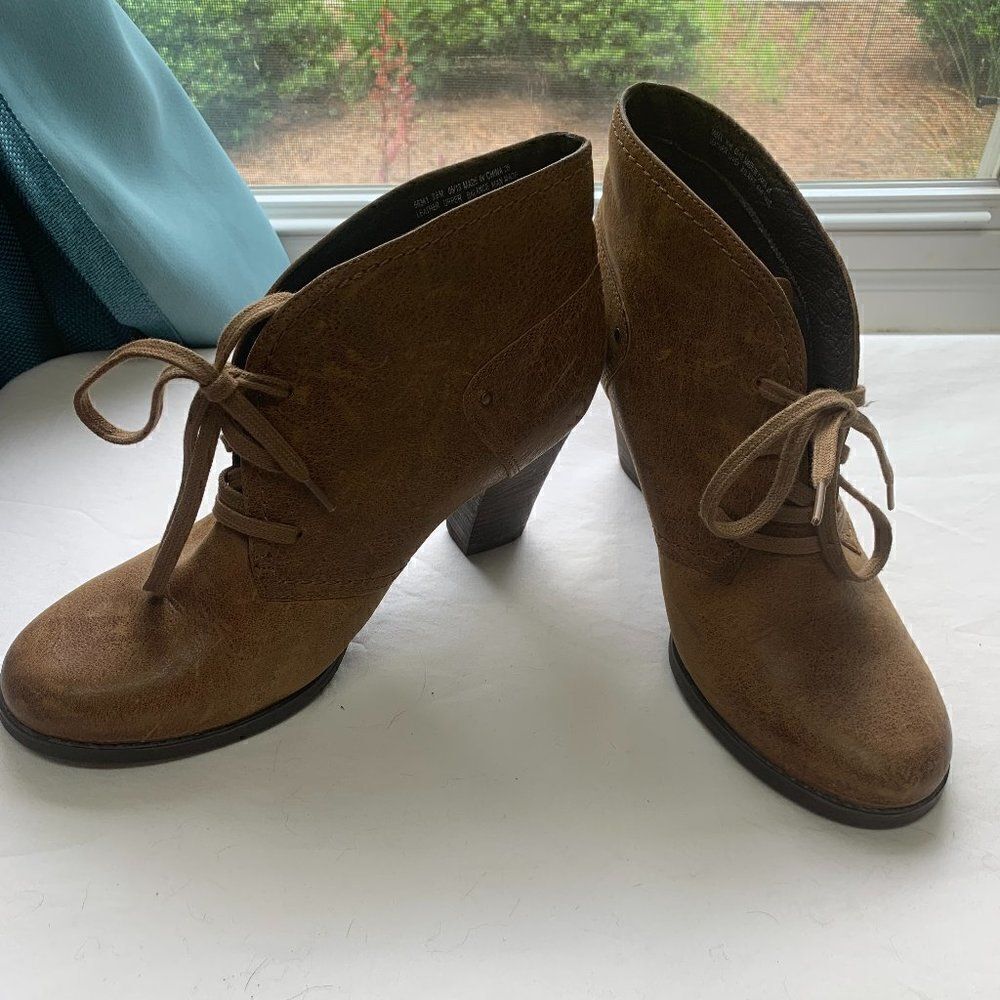 Clarks Ankle Booties, Light Brown, Lace Up, Sz9.5